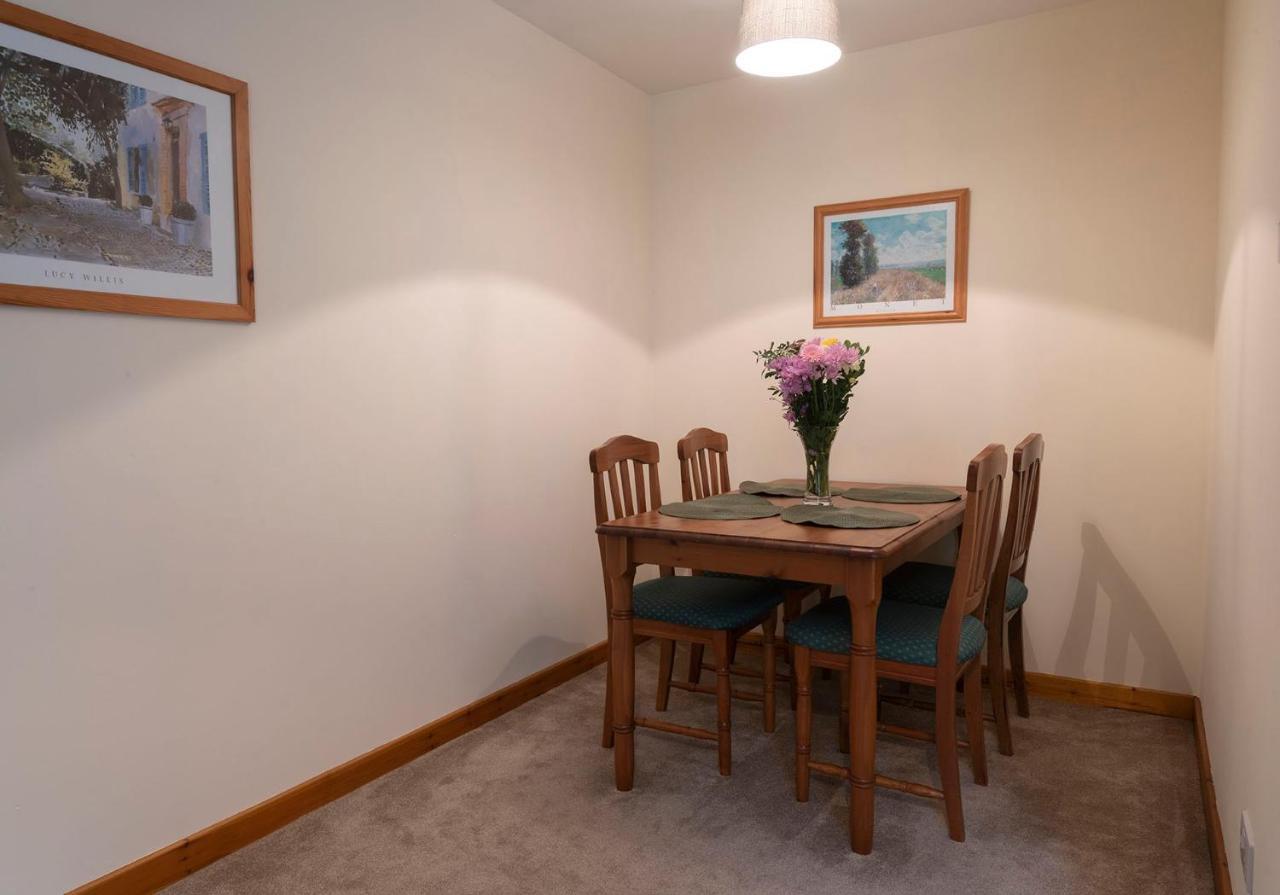 Stylish 2 Bedroom - 2 Miles Inverness City Centre Extérieur photo